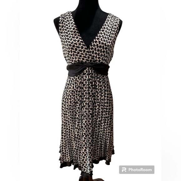 Rabbit Rabbit Rabbit Dresses & Skirts - Rabbit Rabbit Rabbit black and white houndstooth dress.  Size 10